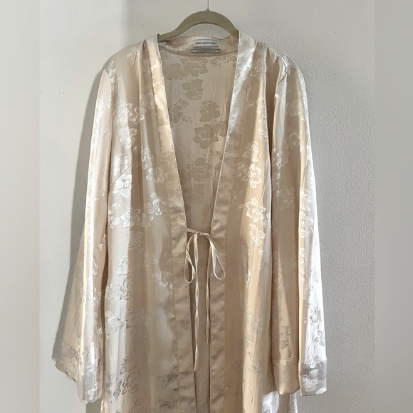 Urban outfitters cream floral shiny coverups maxi jacket size large - Picture 7 of 7